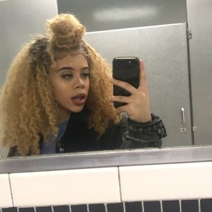 Meet your Posher, Conny